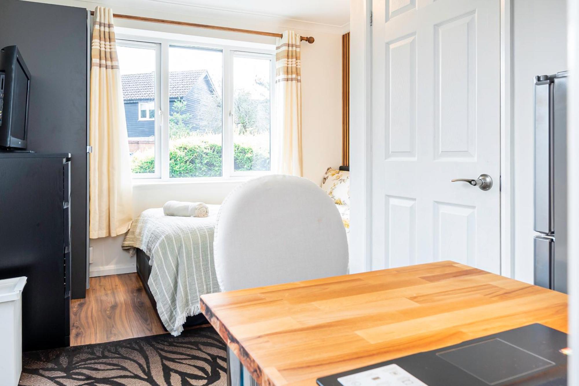 Earley Luxury Ensuite Room With Private Entrance Reading Ngoại thất bức ảnh