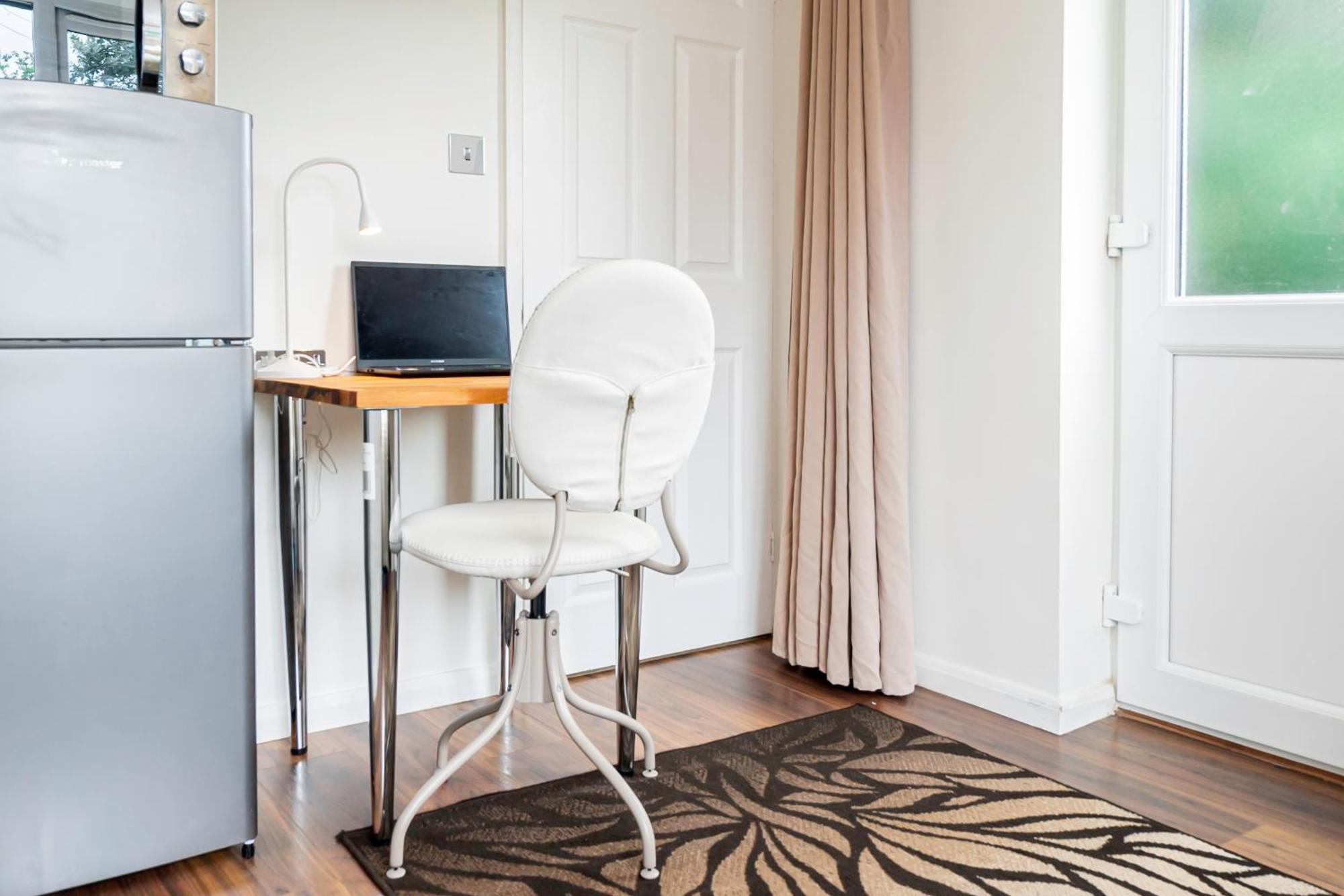 Earley Luxury Ensuite Room With Private Entrance Reading Ngoại thất bức ảnh