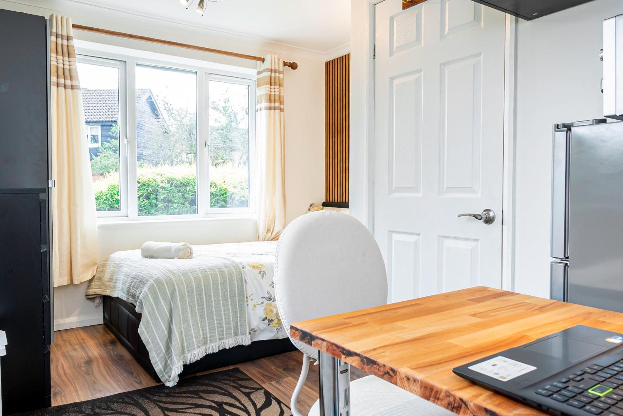 Earley Luxury Ensuite Room With Private Entrance Reading Ngoại thất bức ảnh